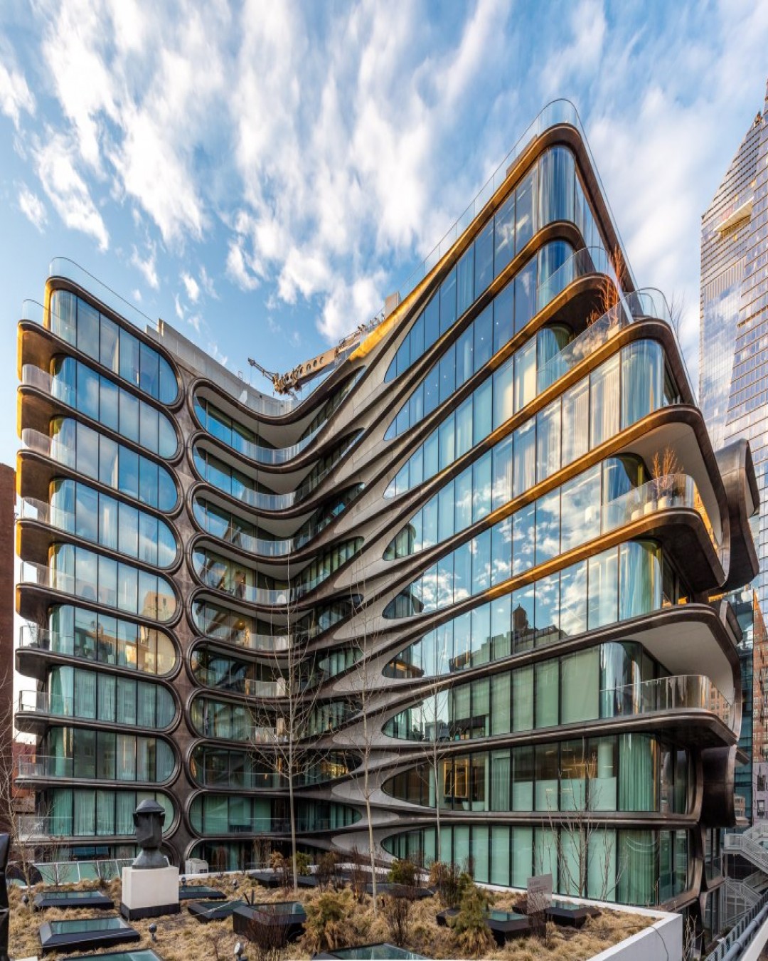 بررسی نماهای شیشه ای