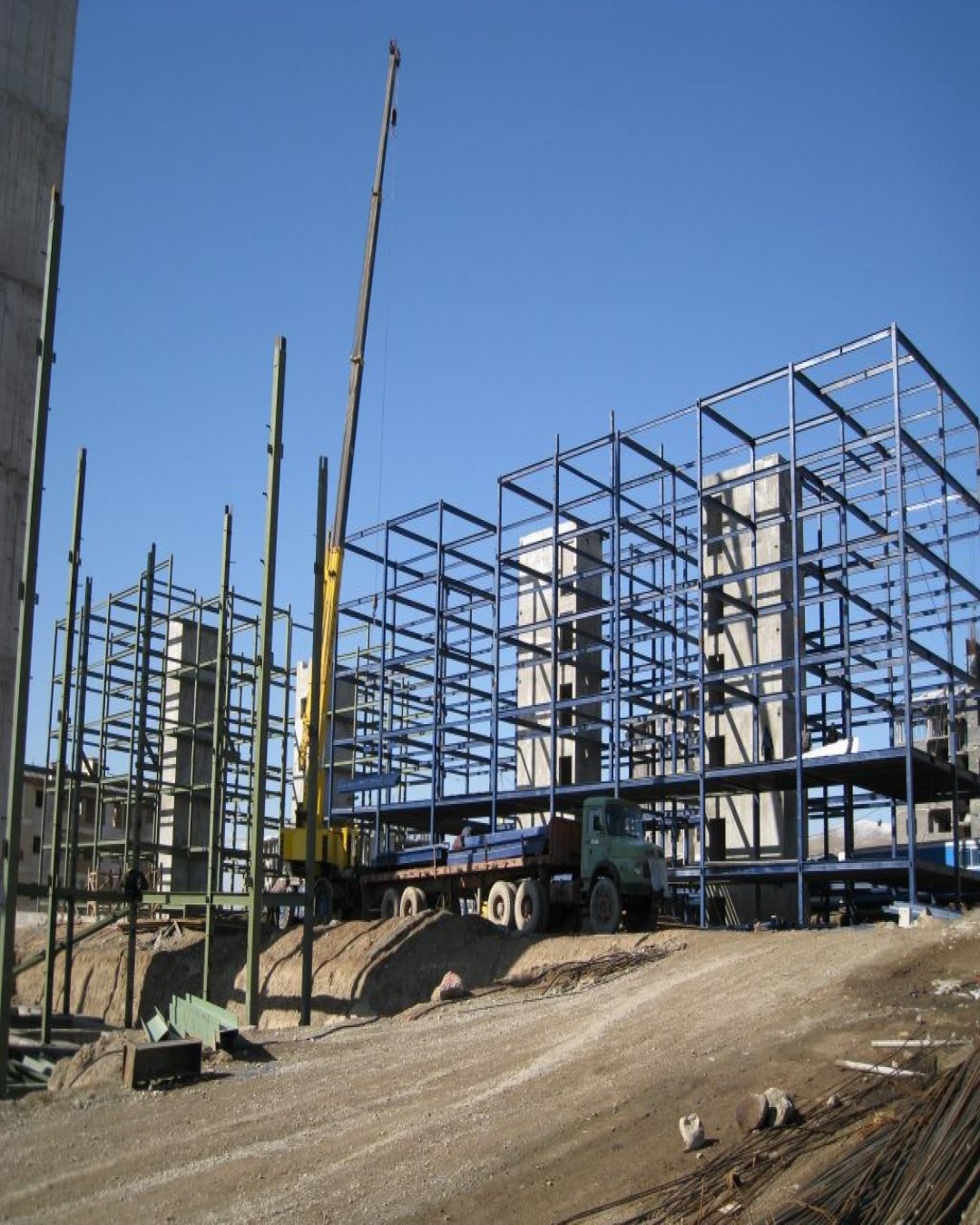 اجرای اسکلت فلزی 252 واحدی مجتمع مهتاب اردبیل